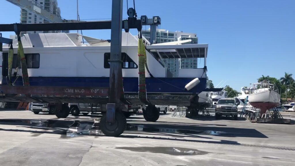 Hurricane Cove Marina: When to Schedule a Hull Wash