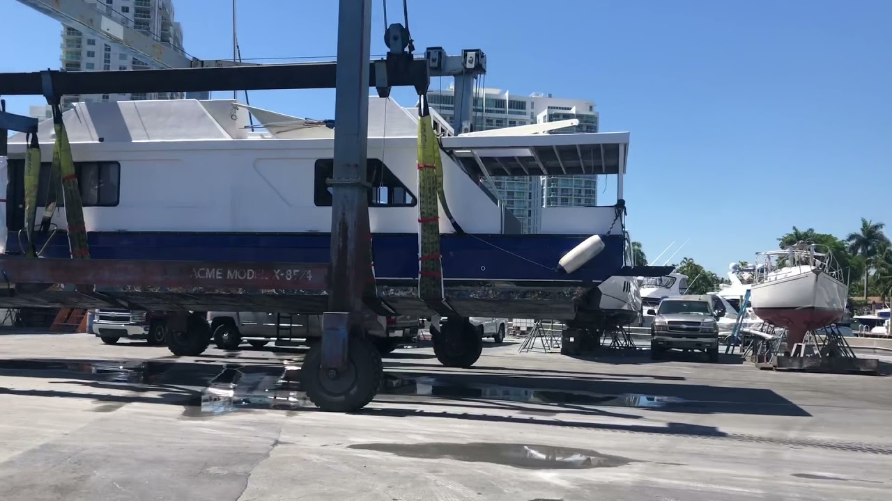 Hurricane Cove Marina: When to Schedule a Hull Wash